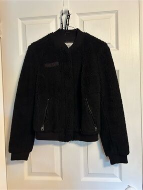 !!NWOT!! WOMEN’S LEVIS SHERPA BOMBER SZ XSMALL